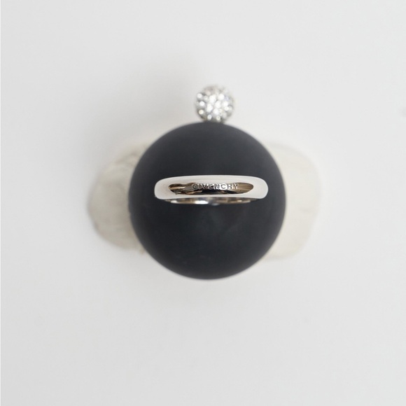 Givenchy 4G PEARL RING WITH CRYSTALS - BLACK - NEW WITH TAGS - Picture 10 of 12